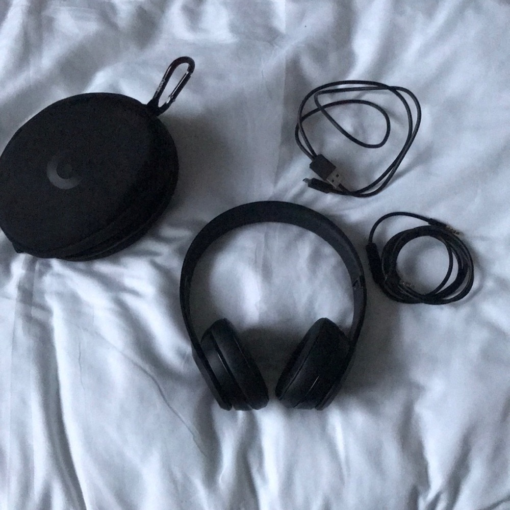 Beats solo Bluetooth headphone
